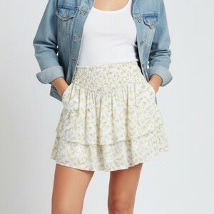 Hollister Ultra High Rise White & Yellow Floral Tiered Mini Skirt,‎ S